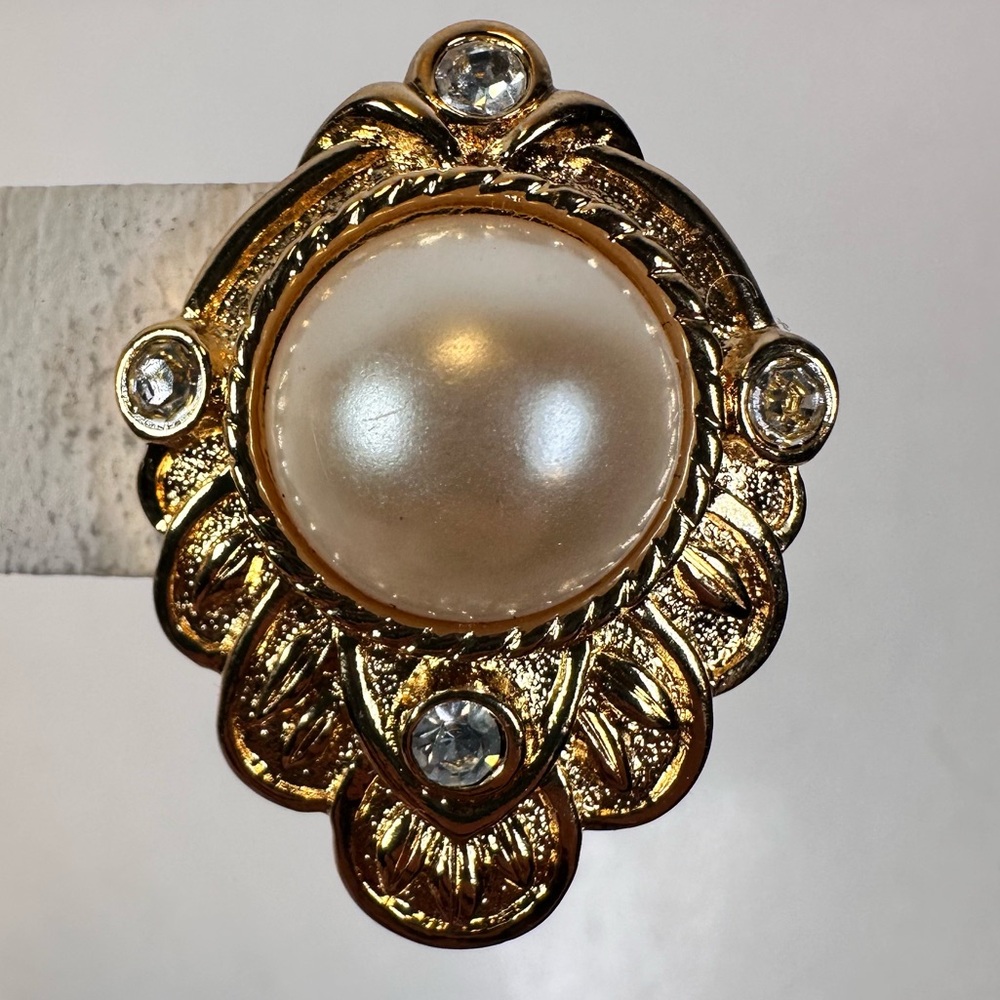 Kenneth J. lane for Avon faux pearl gold tone pierced earrings - Picture 7 of 7